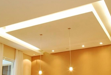 Revestimento em gesso aplicado em sala