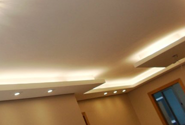 Moldura de gesso decorativa em teto
